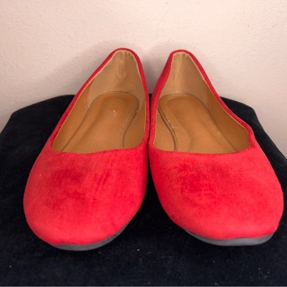Ollio Size 8.5 Red Faux Suede Flats Classic - Picture 11 of 11